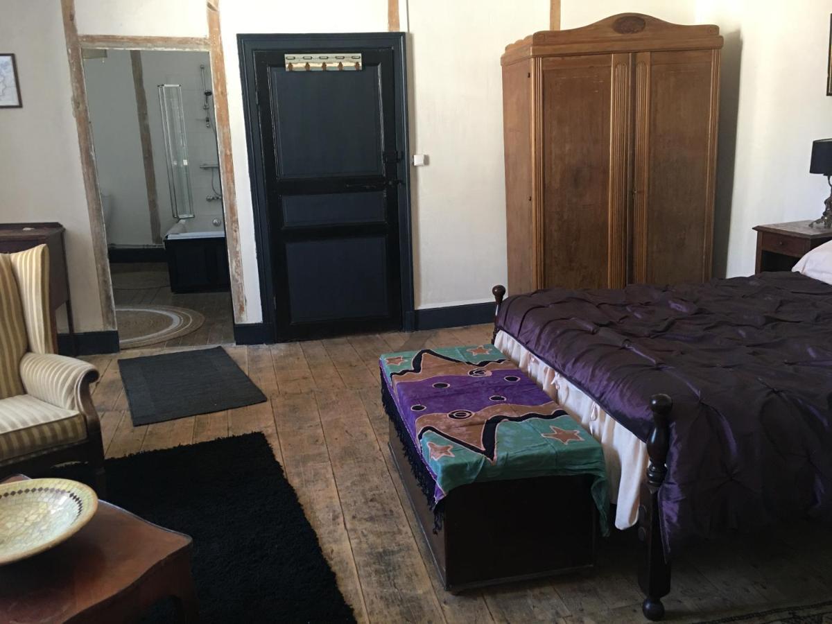 Chambre Sdb Privee Townhouse 26 Chambres D'Hotes Civray Civray  Exterior foto